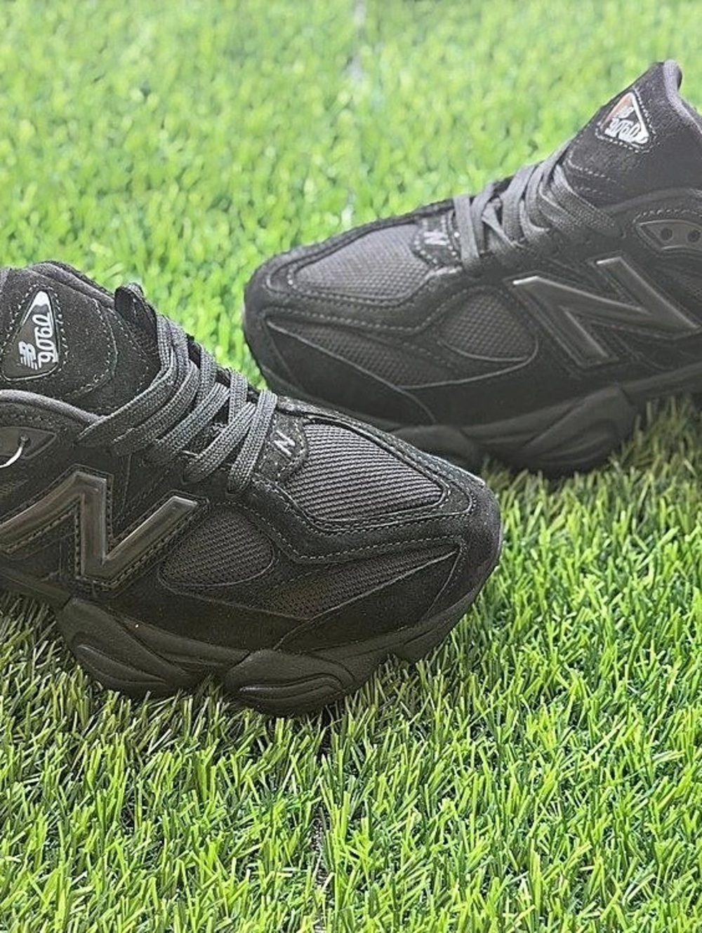 Sus 5.5 Men’s And Women’s 7 - New Balance 9060 Sneakers Black